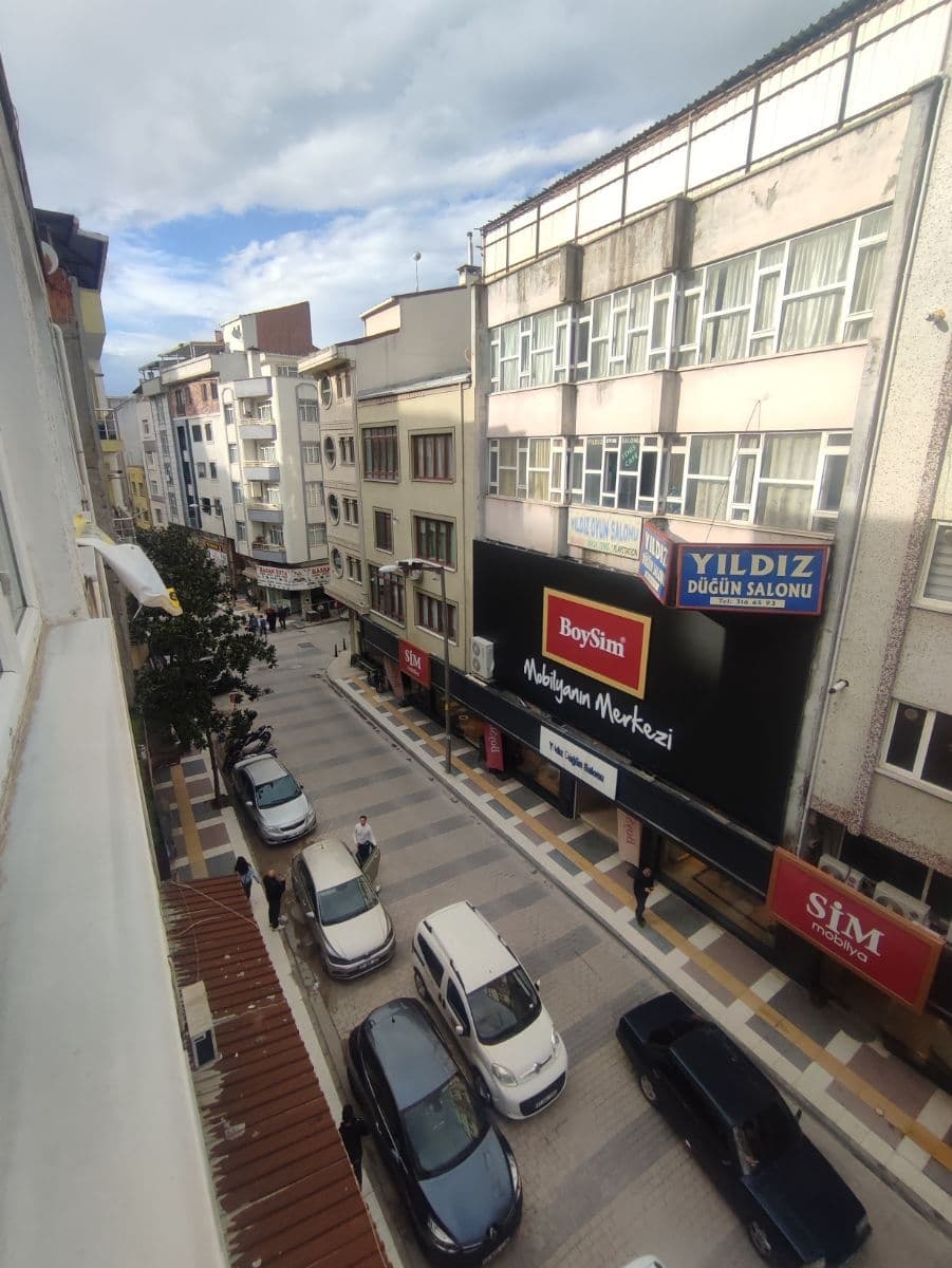 ÇANAKKALE BİGA İSTİKLAL CADDESİ ÜZERİNDE SATILIK FİRSAT DAİRE